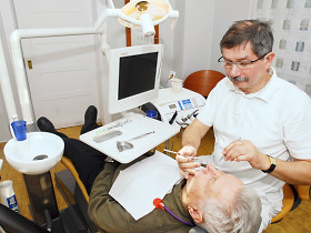 zahnbehandlung-zahnarztpraxis-klein